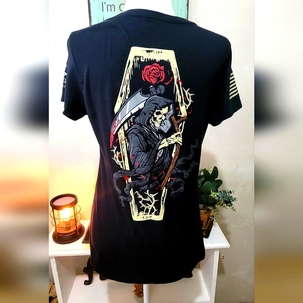 Grunt Style Black Short Sleeve V-Neck Tee with Red Rose Skull Graphic - Picture 5 of 5